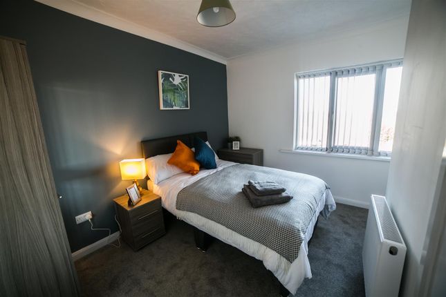 6 bed end terrace house for sale