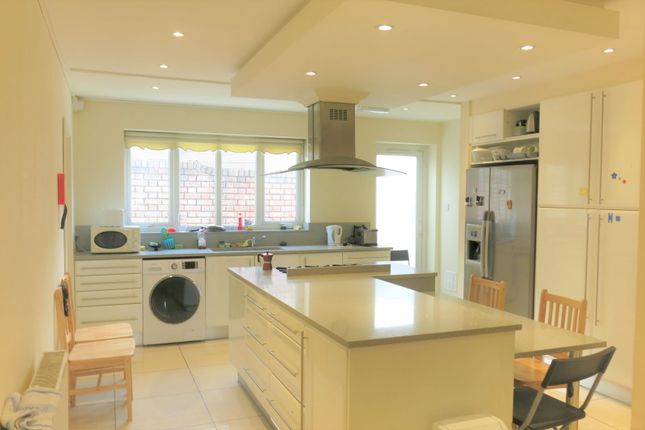 9 bed detached house for sale