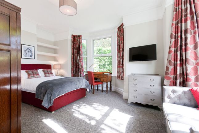 6 bed semi-detached house for sale