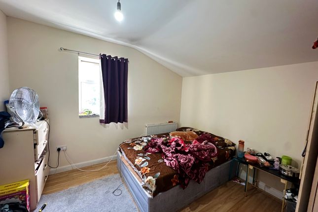 4 bed semi-detached house for sale