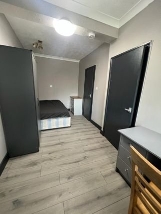 4 bed end terrace house for sale