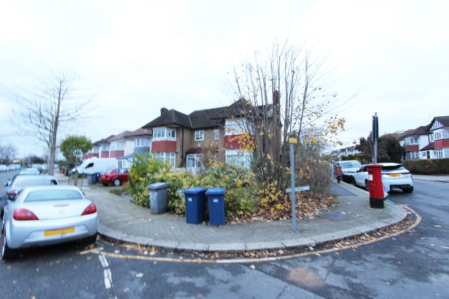 3 bed semi-detached house for sale