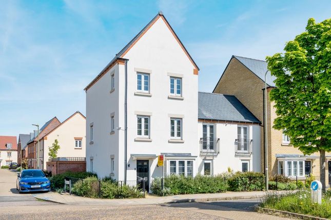 5 bed link-detached house for sale