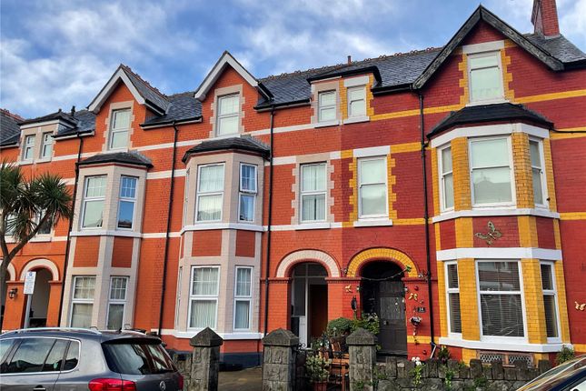 6 bed semi-detached house for sale