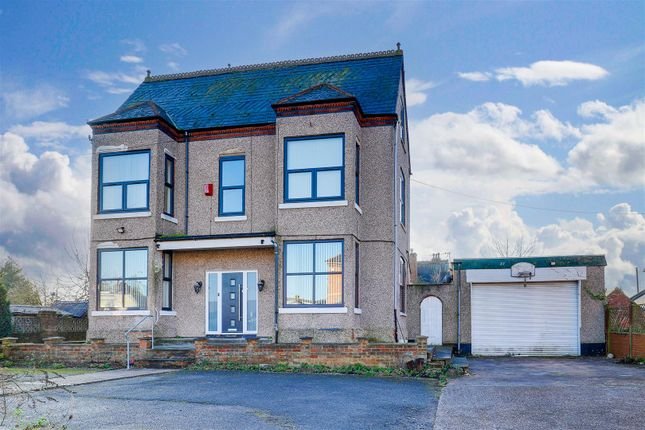 5 bed detached house for sale
