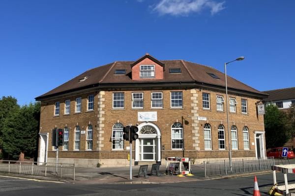 24 bed detached house for sale