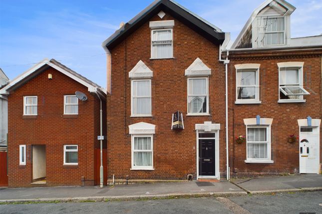 6 bed end terrace house for sale