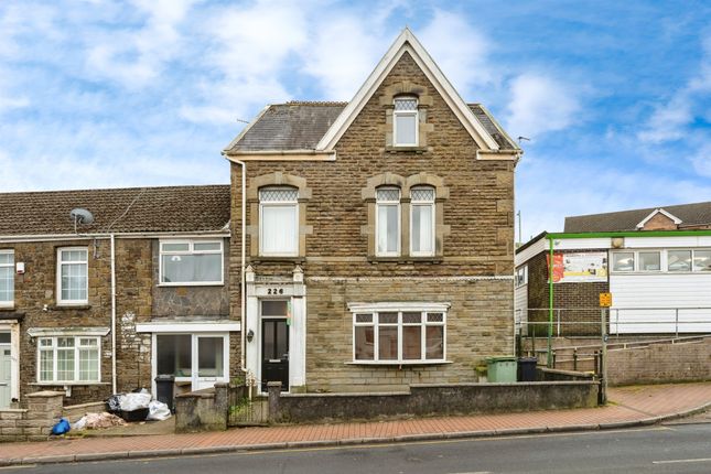 6 bed end terrace house for sale