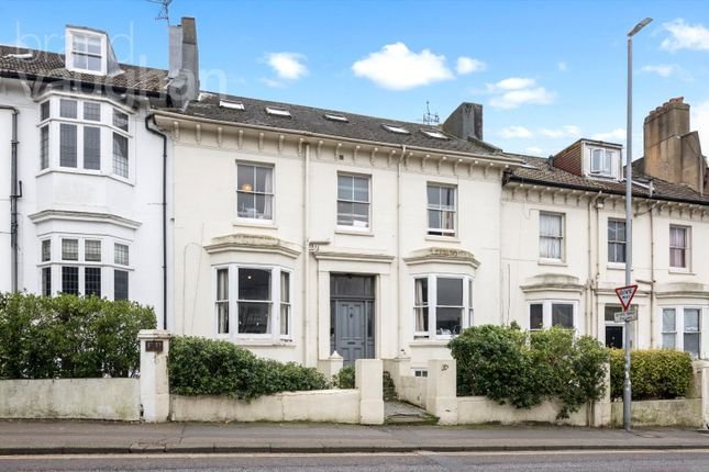 11 bed terraced house for sale
