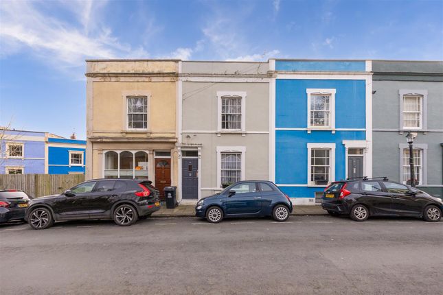 5 bed terraced house for sale