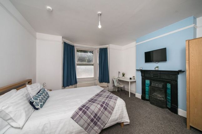 6 bed detached house for sale