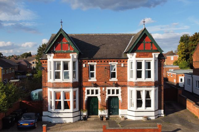 5 bed semi-detached house for sale