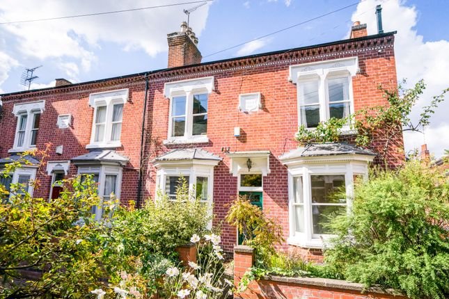 4 bed end terrace house for sale