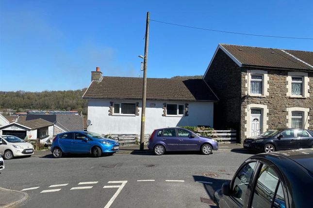 5 bed detached house for sale