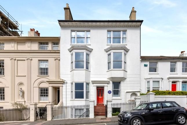 9 bed terraced house for sale