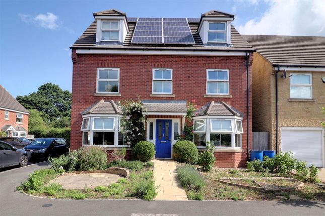 6 bed detached house for sale