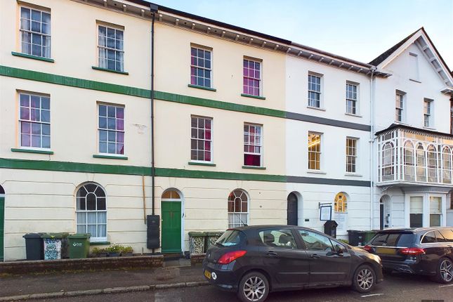 6 bed property for sale