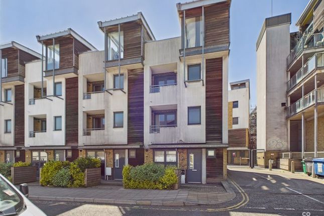 4 bed end terrace house for sale