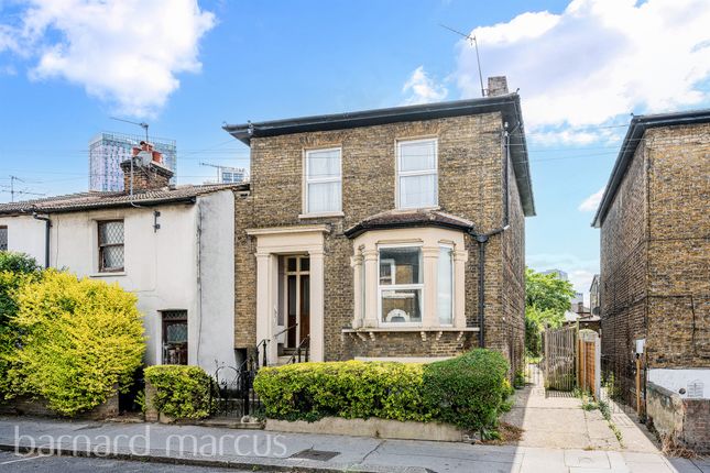 3 bed link-detached house for sale