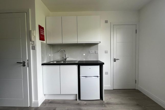 6 bed semi-detached house for sale