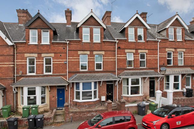 Terraced house for sale