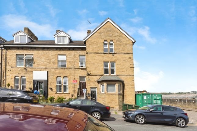 6 bed end terrace house for sale