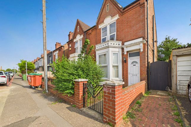 5 bed semi-detached house for sale