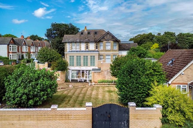 5 bed detached house for sale