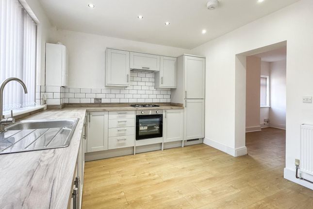 6 bed semi-detached house for sale