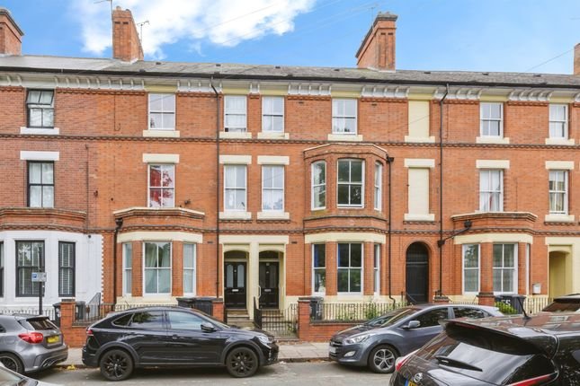 7 bed terraced house for sale