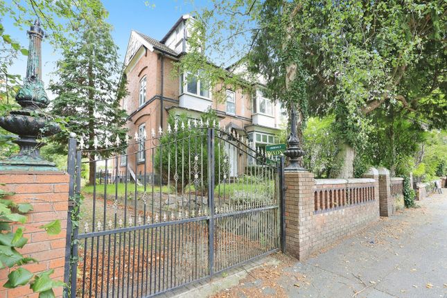 6 bed end terrace house for sale