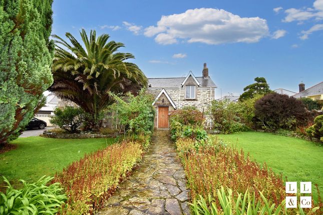 6 bed detached house for sale