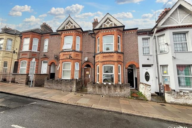 6 bed terraced house for sale