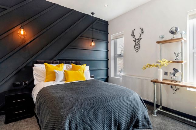 6 bed end terrace house for sale