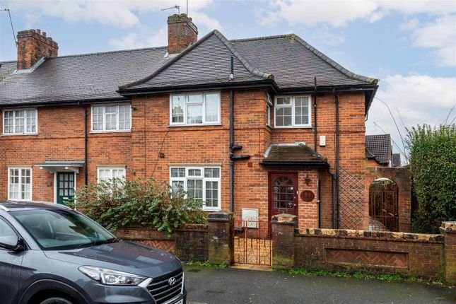 6 bed end terrace house for sale