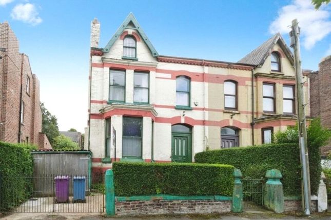 6 bed detached house for sale