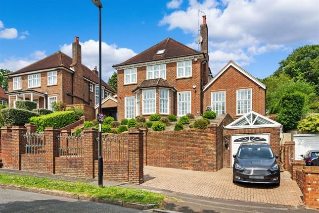 6 bed detached house for sale