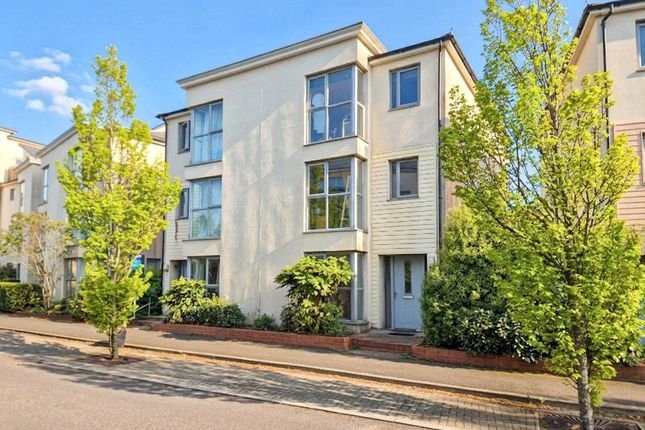 5 bed semi-detached house for sale