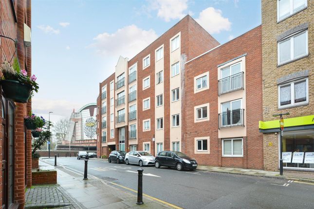 2 bed flat for sale