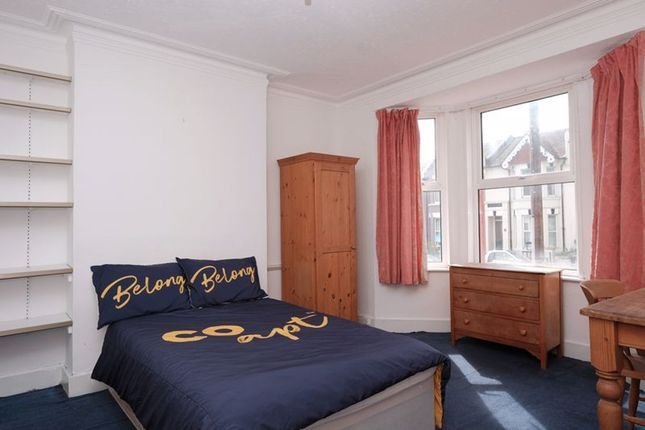 6 bed terraced house for sale